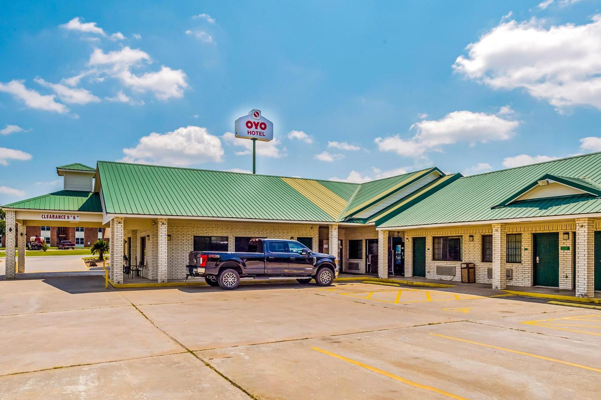 Oyo Hotel Yoakum West Extérieur photo
